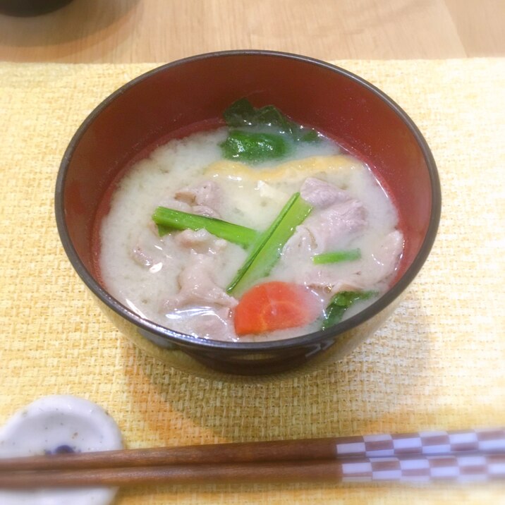 あと少しお肉が欲しい時に♪豚肉と小松菜の味噌汁